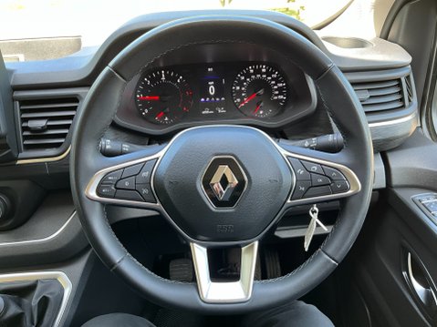 Renault Trafic 2.0 dCi Blue LL30 Sport Crew Van L2 H1 Euro 6 (s/s) 6dr 17
