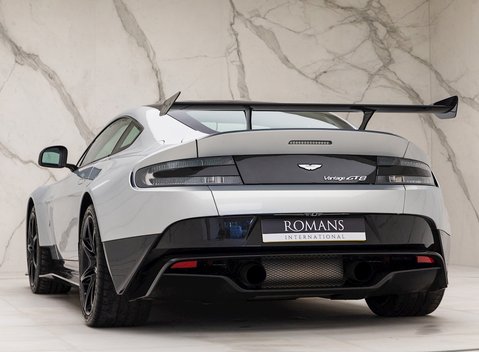 Aston Martin Vantage GT8 3
