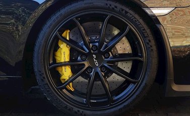 Porsche Cayman GT4 14