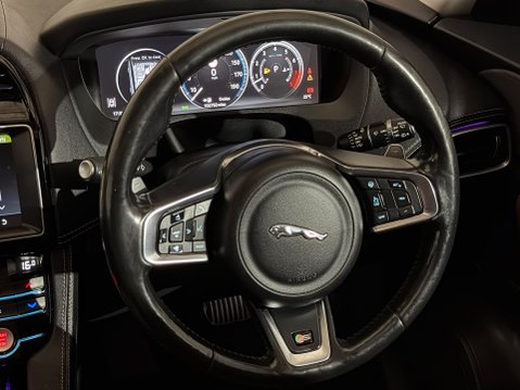 Jaguar F-Pace V6 S AWD 14