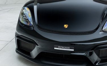 Porsche Cayman GT4 (718) 23