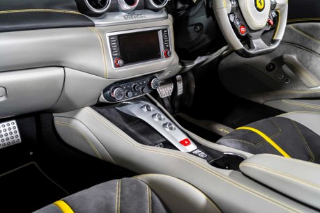 Ferrari California T. MAGNERIDE SUSPENSION. BESPOKE INTERIOR. TWO-TONE BODYWORK. CARPLAY. 31