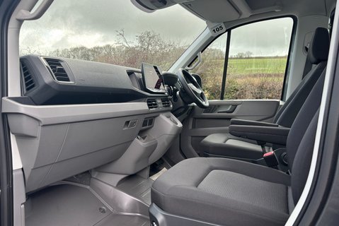 MAN TGE 3.180 4Motion Standard Lr DCIV - DSG Auto - 6 Seats 15