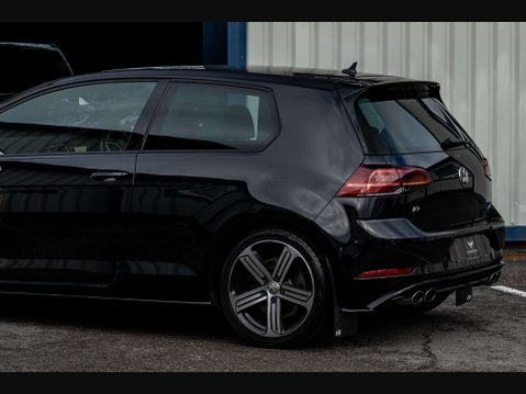 Volkswagen Golf 2.0 Golf R TSi Semi-Auto 4WD 3dr 25