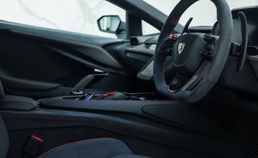 Lamborghini Revuelto 15