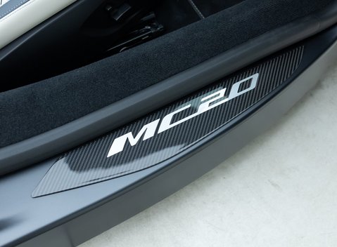 Maserati MC20 Cielo 37