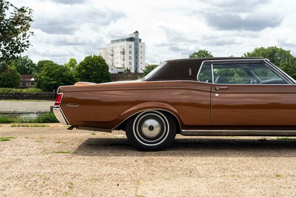 Lincoln Continental Mk III 13