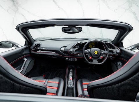 Ferrari 488 SPIDER 21