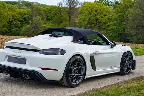 Porsche 718 SPYDER RS PDK 9
