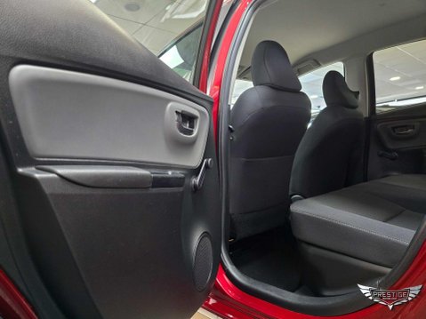 Toyota Yaris 1.5 VVT-h Design E-CVT Euro 6 5dr 46