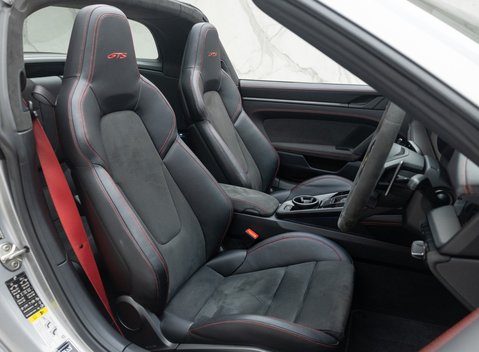 Porsche 911 Targa 4 GTS (992) 17
