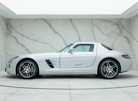 Mercedes-Benz SLS AMG 4