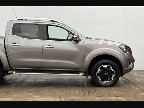 Nissan Navara 2.3 Navara Tekna dCi 4WD 5dr 13