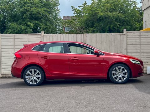 Volvo V40 1.5 T3 GPF Inscription Hatchback 5dr Petrol Auto Euro 6 (s/s) (152 ps) 6