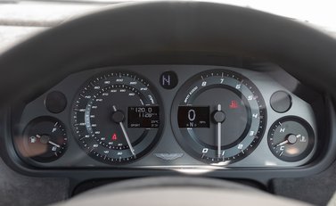 Aston Martin Vantage GT12 16