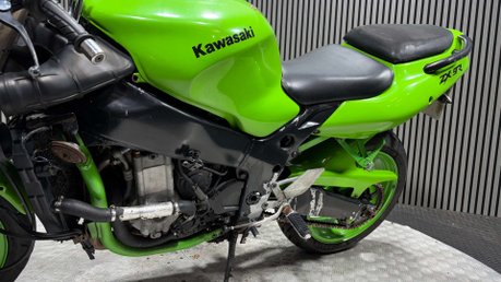 Kawasaki ZX 1995 44K PROJECT SPORTS BIKE SPARES OR REPAIR 900CC 18