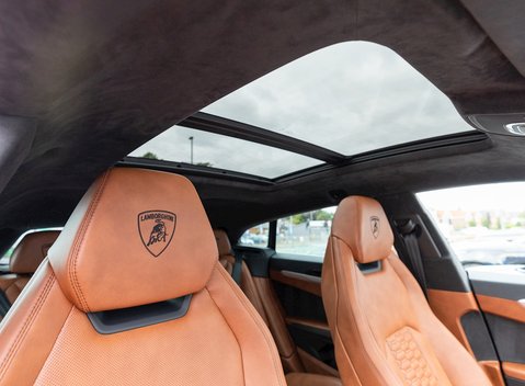 Lamborghini Urus 14