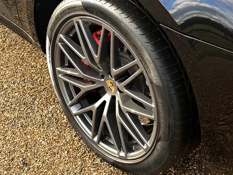 Porsche Macan GTS PDK 32