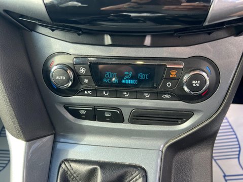 Ford Focus 1.6 Titanium Euro 5 5dr 26