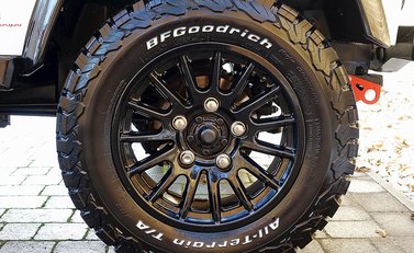 Land Rover Defender 90 Bowler Edition 14