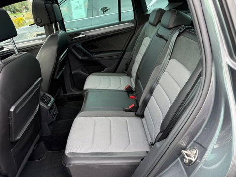 Volkswagen Tiguan R-LINE TECH TSI EVO DSG 14