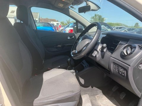Renault Captur 0.9 TCe ENERGY Dynamique Nav SUV 5dr Petrol Manual Euro 6 (s/s) (90 ps) 10