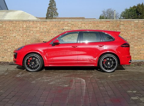 Porsche Cayenne GTS 22