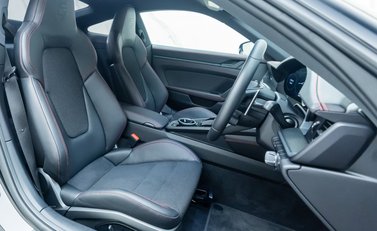 Porsche 911 GT3 TOURING (992) 11