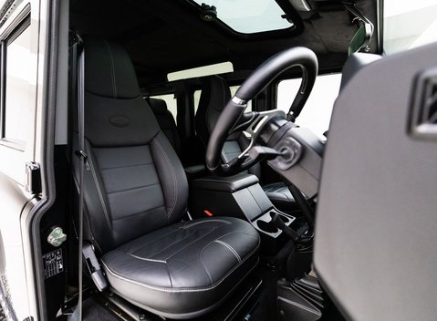 Land Rover Defender 110 XS 9