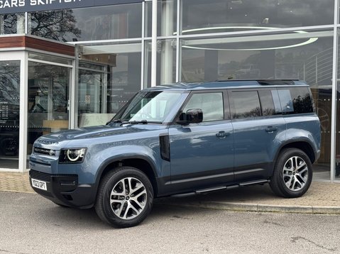 Land Rover Defender SE MHEV 6