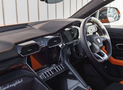 Lamborghini Urus Pearl Capsule 18