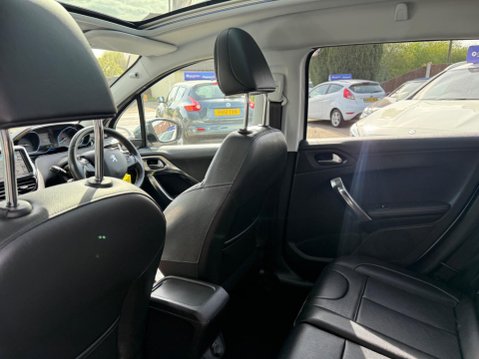 Peugeot 2008 1.6 e-HDi Feline Euro 5 (s/s) 5dr (Mistral) 41