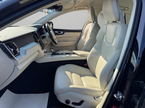 Volvo XC60 2.0 D4 Momentum Auto AWD Euro 6 (s/s) 5dr 40