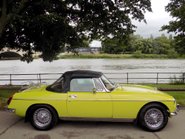 MG B ROADSTER 11