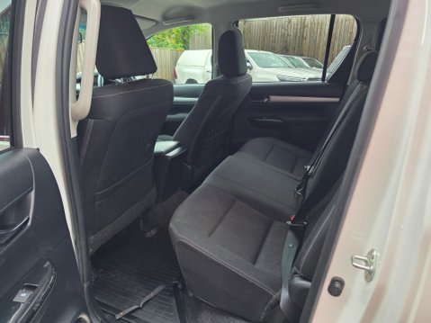 Toyota Hilux INVINCIBLE 4WD D-4D DCB 16