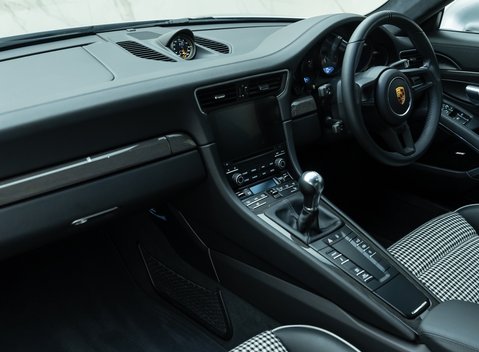 Porsche 911 GT3 Touring (991.2) 17