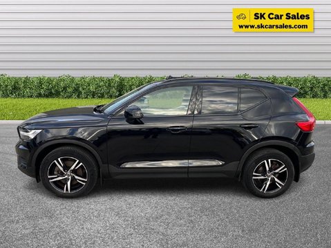 Volvo XC40 2.0 B4 MHEV R-Design Auto AWD Euro 6 (s/s) 5dr 3