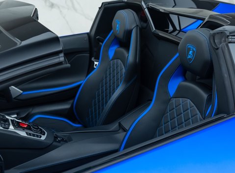 Lamborghini Aventador S LP 740-4 ROADSTER 32