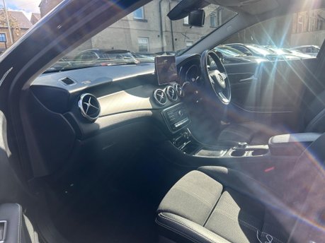 Mercedes-Benz GLA GLA 180 URBAN EDITION 7