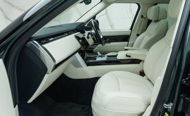Land Rover Range Rover D350 AUTOBIOGRAPHY LWB 21
