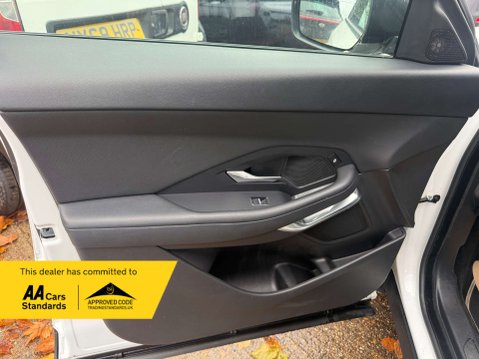 Jaguar E-Pace 2.0 E-PACE D 4x2 5dr 27