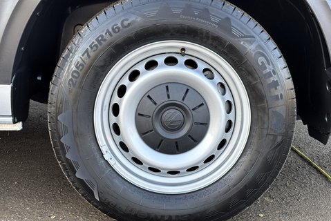 Volkswagen Crafter CR35 177 ps Tdi L2 H2 Trendline DSG Panel Van 30