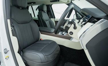 Land Rover Range Rover P440e SE 11