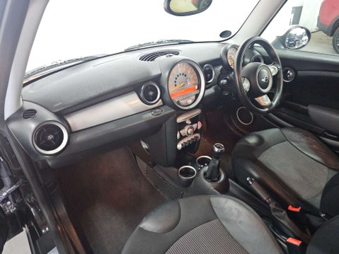 Mini Hatch 1.6 Cooper 3dr 18