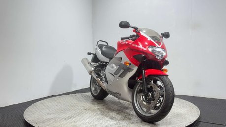 Triumph TT 2001 ONLY 9K NEW MOT 600CC INLINE 4 SPORTS BIKE 2
