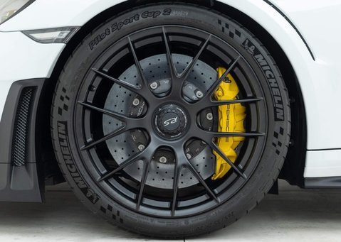 Porsche 911 GT2 RS (991) 