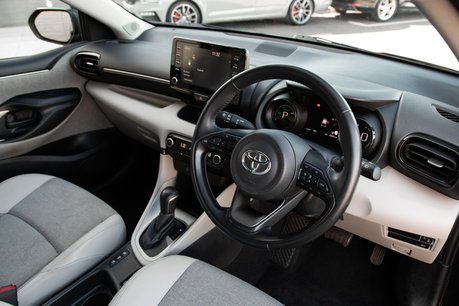 Toyota Yaris EXCEL FHEV