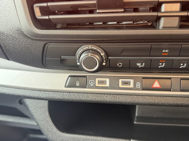 Peugeot Expert MWB L2H1 Low Roof Professional Air Con Cruise Sensors EURO 6 31