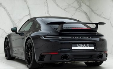 Porsche 911 (992) Carrera 4 GTS 3
