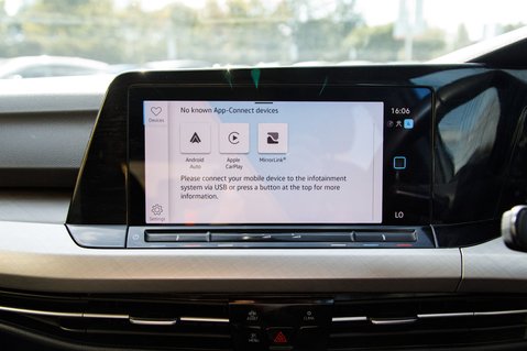 Volkswagen Golf LIFE TSI 29
